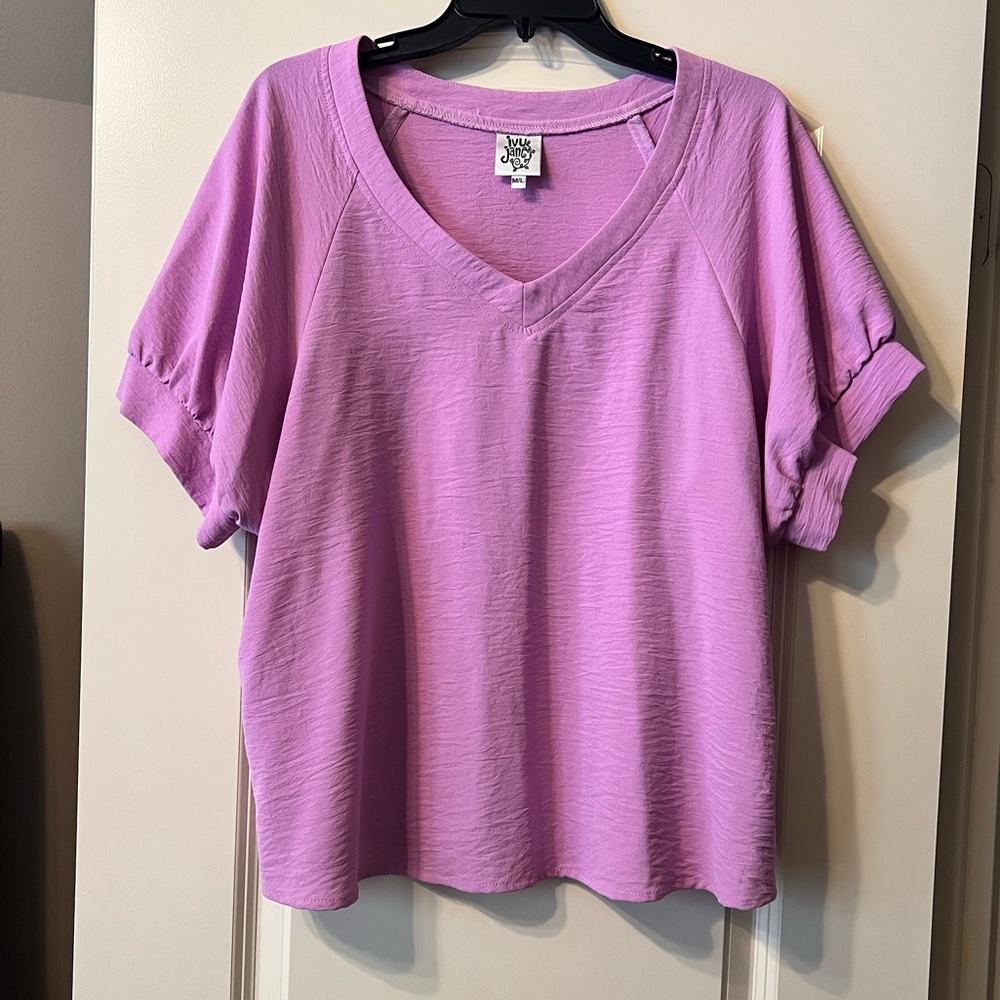 Women’s Ivy Jane Lilac Top
Size M/L (Runs big)
